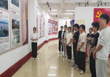 参观伟德体育官网廉洁文化教育基地照片材料5